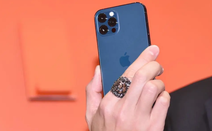 东方苹果手机维修分享iPhone12系列重启方法教程 